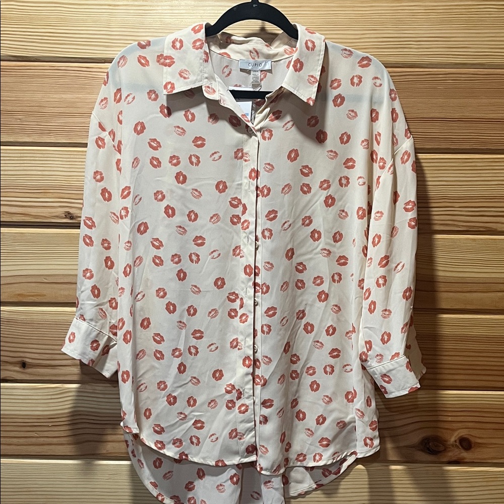 Cupio Cream and Red Kiss-Print Button Down Shirt